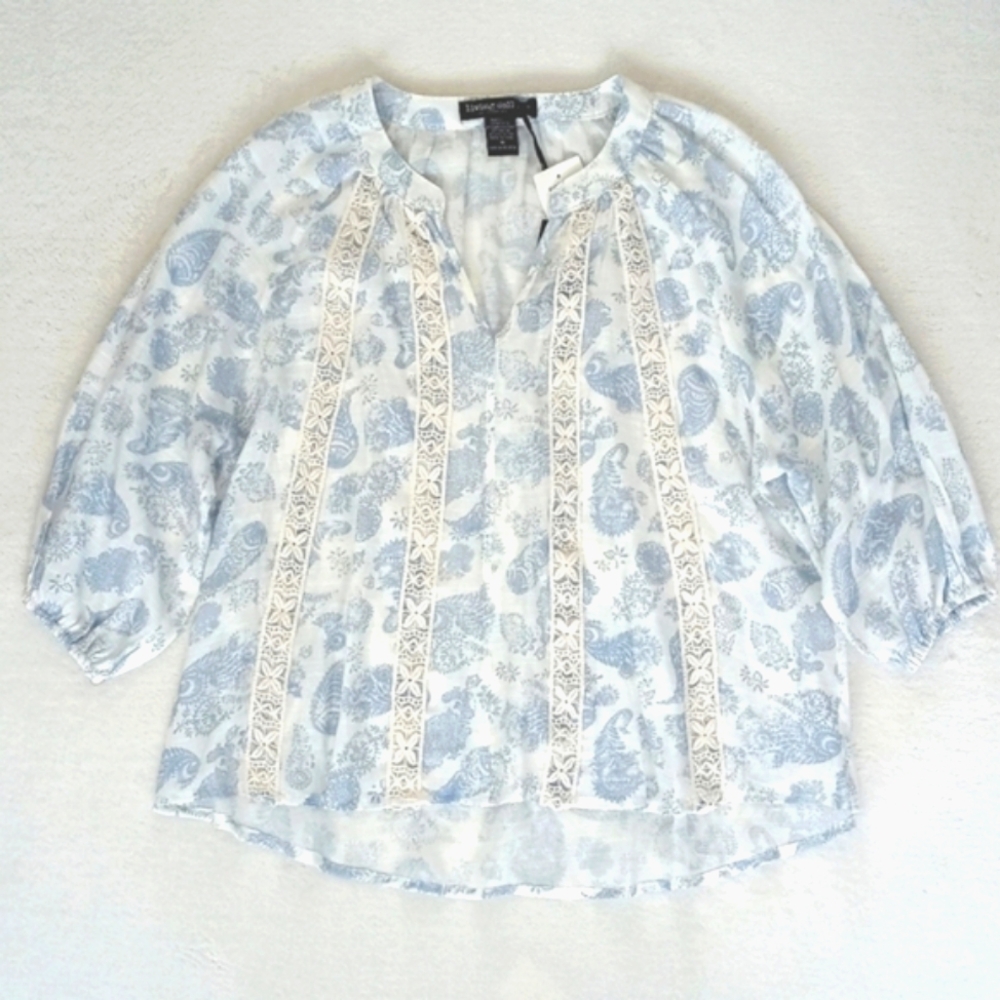 Living Doll Womenβs Blue & White Paisley Lace Trim Peasant Poet 3/4 Sleeve Top M